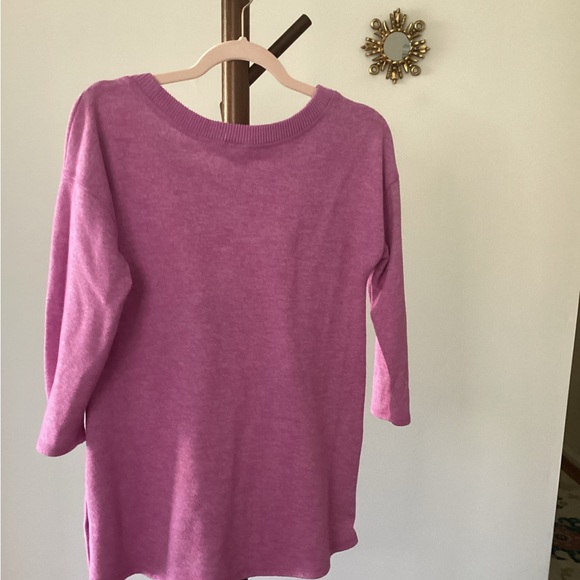 Cable & Gauge Magenta Sweater Button Decor Like new ! Size Small - Picture 2 of 4